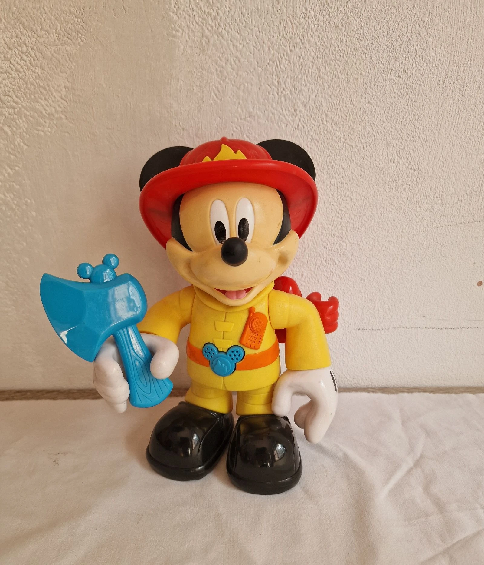 Figura Mickey Mouse Bombero Interactiva con Accesorio (Fisher-Price / Disney)